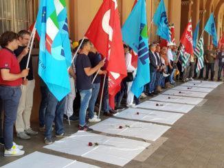 Flash mob, basta morti sul lavoro, sindacati dal Prefetto Claudio Sgaraglia