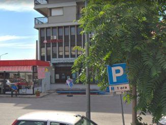 Rapina la banca a Narni Scalo vestito da donna, è caccia al ladro