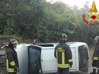 Auto si ribalta in un incidente stradale, donna ferita, a Castelviscardo