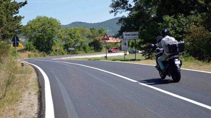 Strada Apecchiese trasformata in autodromo clandestino