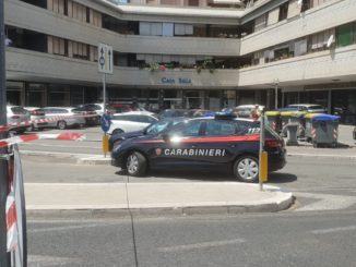 Colpi di pistola in pieno centro a Terni, ferito carabiniere