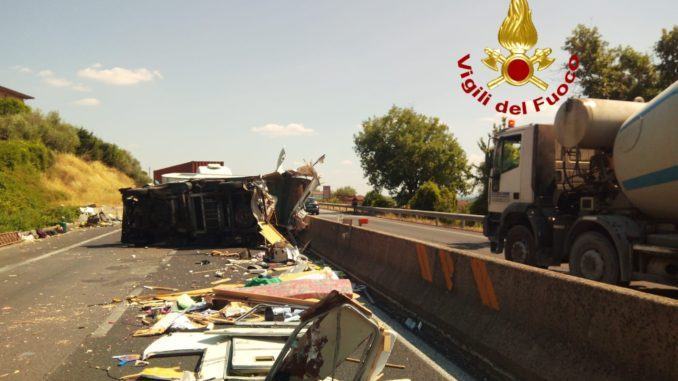 Incidente stradale, disastro sul raccordo, operata la 15enne, tolta la milza, sta meglio