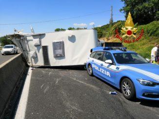 Incidente stradale, disastro sul raccordo, operata la 15enne, tolta la milza, sta meglio
