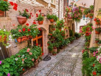 Sviluppare il turismo Incentivi e strategie per l’Italia e per l’Umbria