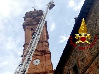 Fulmine sul campanile della chiesa di Mongiovino, verifiche per i danni