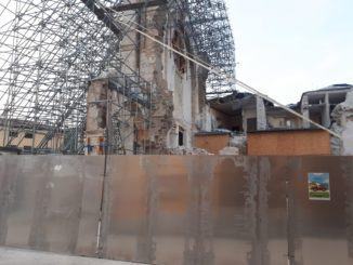 Cancellata scritta vergogna a Norcia, Rinascita, arroganza e la presunzione