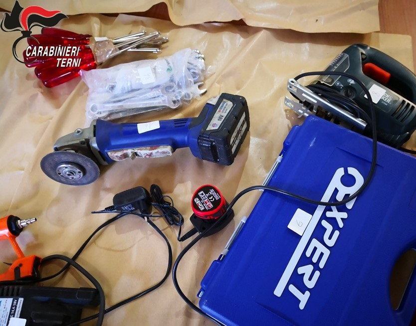 Tutto il materiale rubato in Valnerina, dai Carabinieri per il riconoscimento