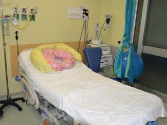 Nuovo letto tecnologico in sala parto all’Ospedale di Perugia