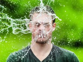 Gavettone di primo mattino dal terzo piano a operatore Gesenu, perché?