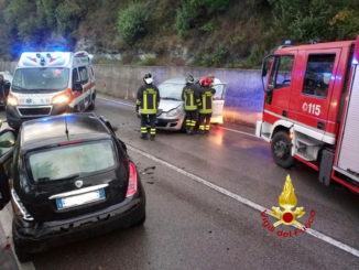 Incidente stradale a Camporeggiano di Gubbio, tre feriti, anche un bambino