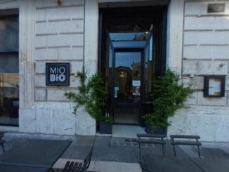 Minaccia cameriera con coltello, paura in un ristorante a Terni