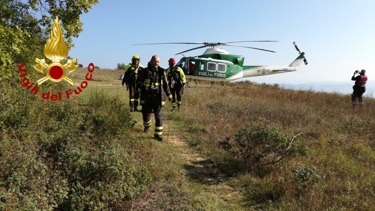 Va a spasso col cane e si perde, 71enne ritrovato dall'elicottero Drago