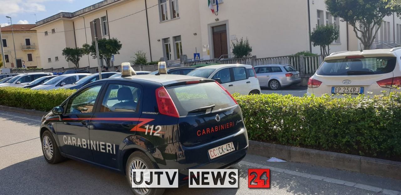 Si barricò nella scuola della figlia con una finta bomba, condannato