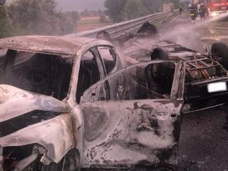 Incidente tra auto a metano e gpl vetture in fiamme, 5 persone ferite