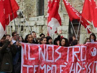 Corteo a Perugia dell’Unione degli studenti, siamo il futuro senza futuro