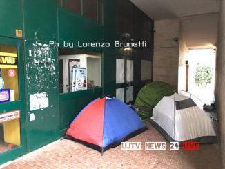 Bizzarro accampamento a Fontivegge, al solito siamo in Piazza del Bacio