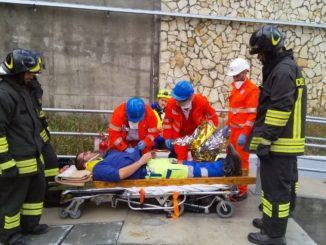 Carrello ferrovia sia arresta dentro galleria, è principio di incendio, ma...