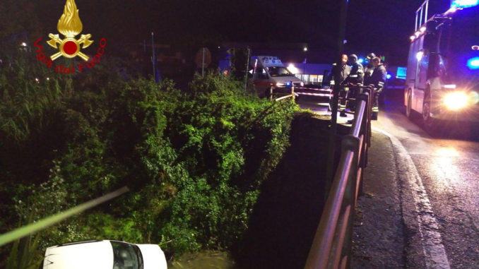 Anziano finisce con l'auto in un fossato incidente a Capocavallo di Perugia [FOTO]