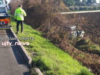 Fa tutto da sola, Fiat Panda fuori strada, donna leggermente contusa