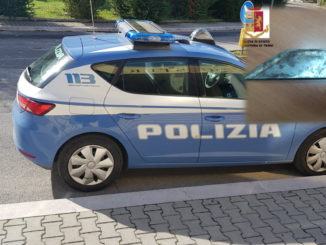 Rientra in Italia nonostante divieto, con sé aveva pure droga, arrestato dalla Polizia