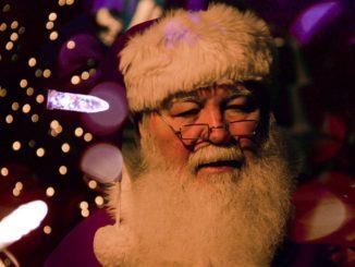 Babbo Natale cerca aiuto al Centro Commerciale, ma perché?