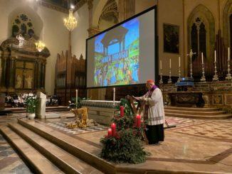 La veglia di preghiera d'avvento dei giovani con il Cardinali Bassetti