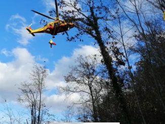 Ciclista infortunato recuperato da elisoccorso e Sasu, era finito in una zona impervia