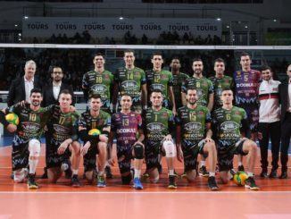 Sir Sicoma vince 3 a 0 a Tours e va al primo posto in pool di Champions