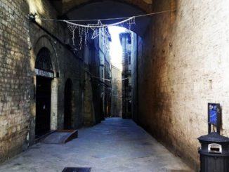 Via dei Priori, lavori in corso e disagio continuo, il Comune intervenga