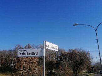 Tre nuove targhe per Lucio Battisti, Fabrizio De André e Luigi Tenco