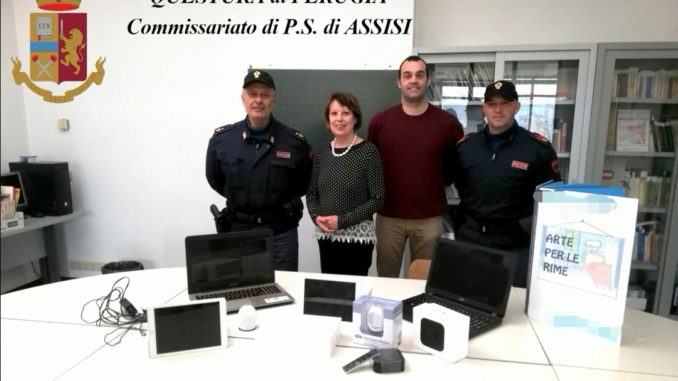 Computer rubati a scuola, polizia di Assisi li ritrova e li riconsegna