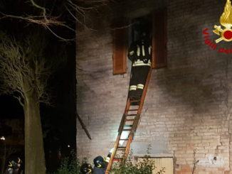 Fiamme nella notte, incendio scoppiato in cucina a Pozzuolo Umbro