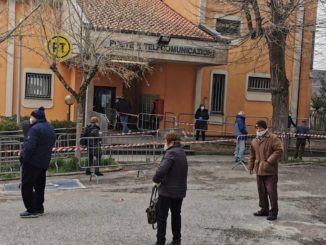 Poste Magione, transenne contro il caos pensioni, ma aprire sportelli periferici
