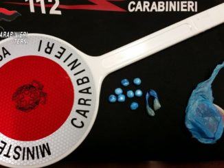 Evade dai domiciliari e spaccia denunciata dai carabinieri di San Gemini