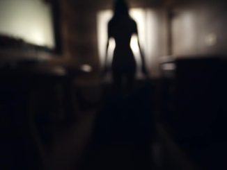 La perseguita, la picchia e la manda in ospedale, arrestato stalker seriale