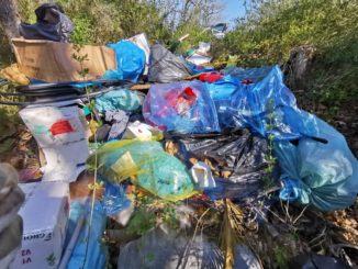 De discariche abusive a cielo aperto nelle campagne di Magione