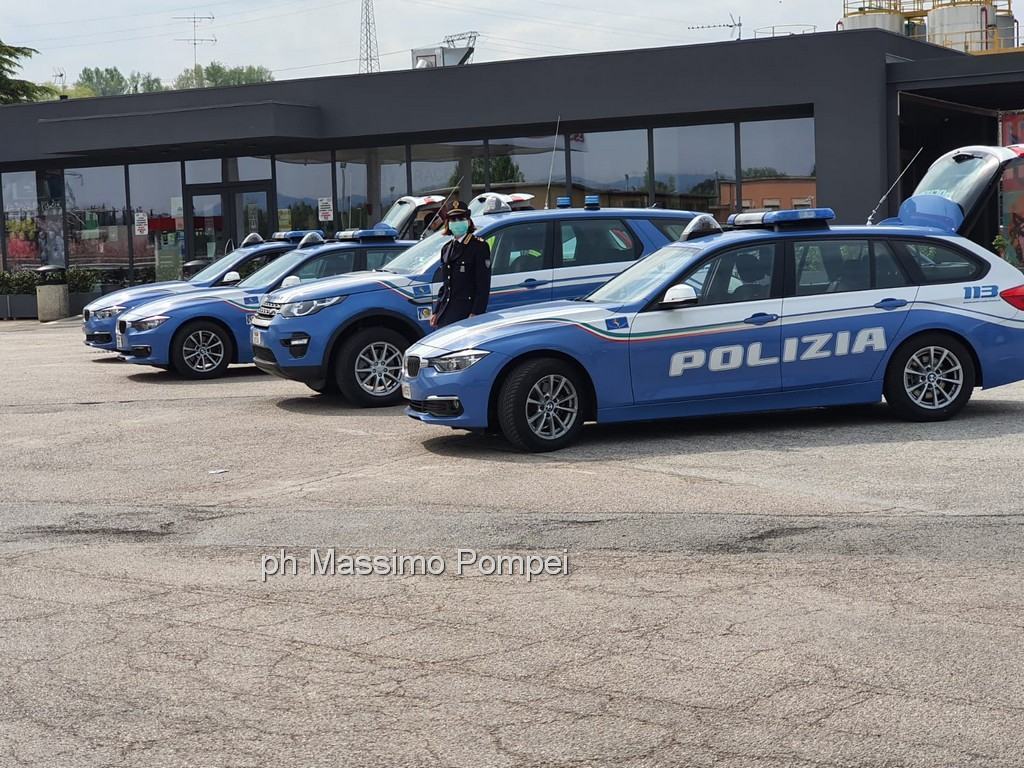 Controllate 757 persone, 225 veicoli e 121 negozi, polizia in azione
