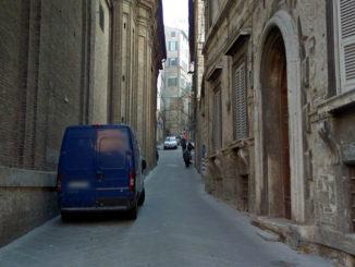 Rifiuthlon in Via dei Priori, gara di raccolta dei rifiuti. Venerdì 25 marzo ore 9:30 presso Via dei Priori, Piazzetta Santo Stefano