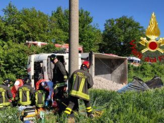 Incidente sulla strada del Pantano, carambola di mezzi, tre feriti uno grave