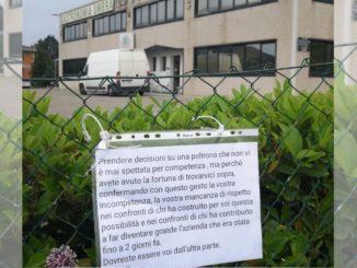 Gastronomia Umbra, picchetto dei lavoratori licenziati ai cancelli, bloccata la produzione