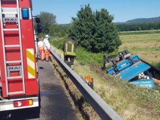 Un camion fuori strada tra Passignano e Tuoro, ferito il conducente