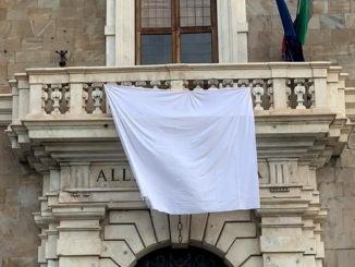 28esimo anniversario strage di Capaci, un drappo bianco per la legalità