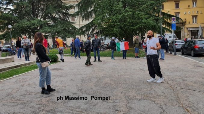 Stanchi delle tante promesse, commercianti di Perugia scendono in piazza