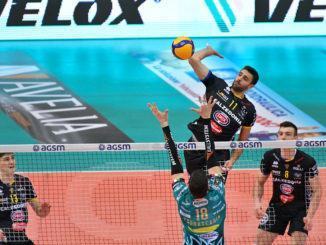 Sebastian Solè, argentino, è alla Sir Volley, centrale del '91, 2 metri e 2 di altezza