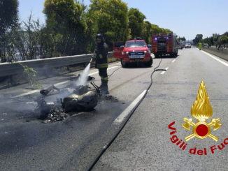 Incidente in moto, fiamme sulla E45 a Montebello, ferito motociclista