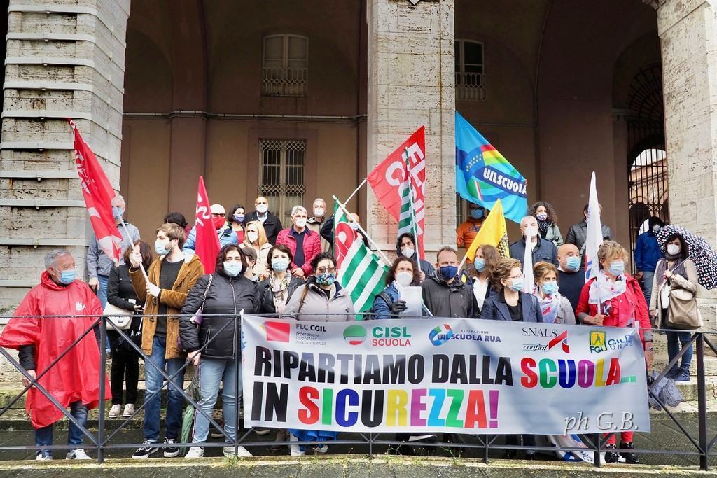 17mila lavoratrici e lavoratori scuola aspettano rinnovo contratto