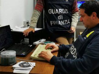 Blitz della finanza, sequestrati software illegali per decine di migliaia di euro