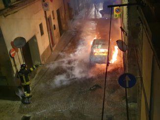Incendio nella notte in via dei Casceri a Città di Castello