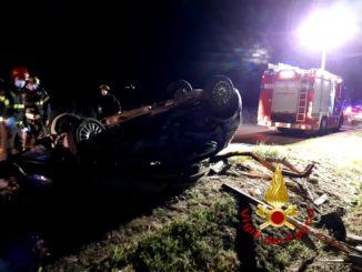 Auto si ribalta nella zona del Trasimeno, feriti escono da soli dalla vettura