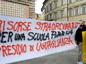 Vogliamo una scuola pubblica in sicurezza, la protesta in piazza a Perugia